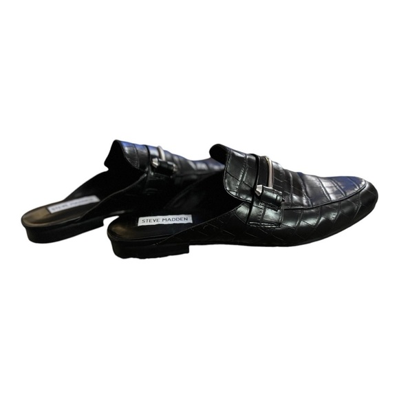 Steve Madden- Black Slip On Loafer With Buckle Size 8 - Picture 2 of 6